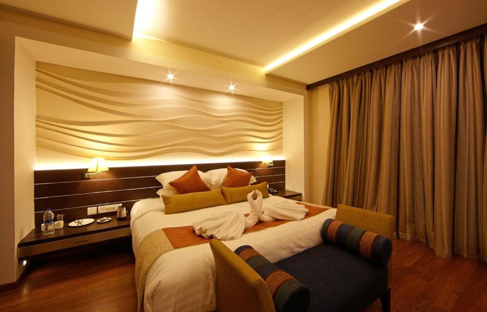 Golden Fruits Business Suites 8/26