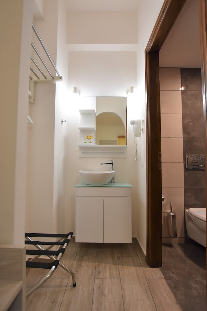 Rodakas Hotel 7/50