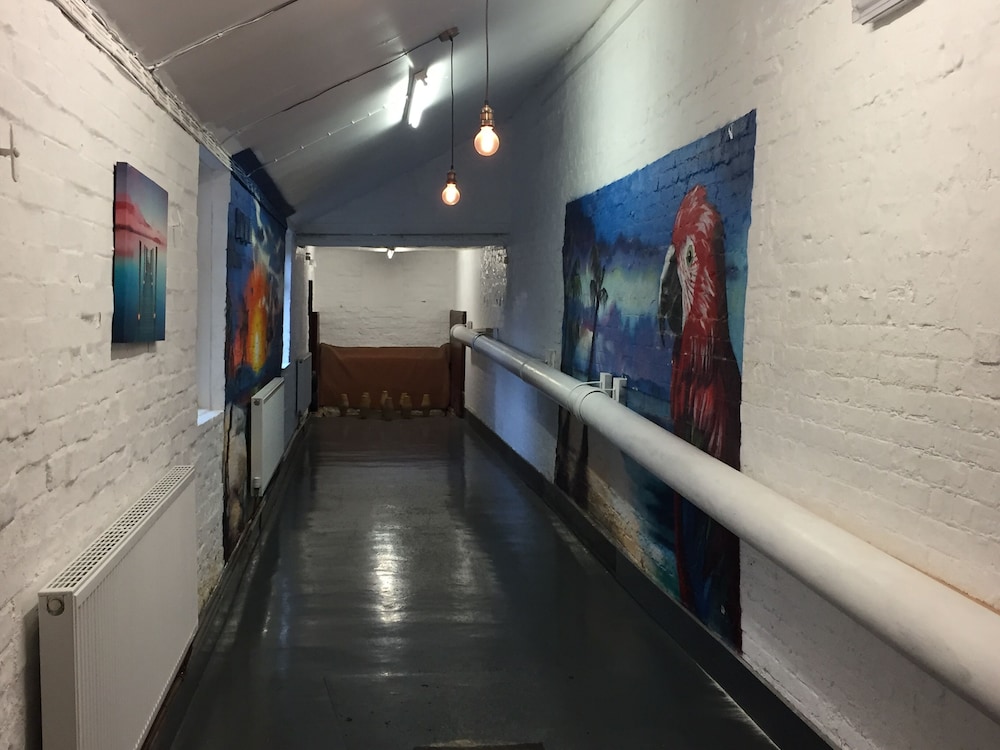 Victoria Hotel 37/40