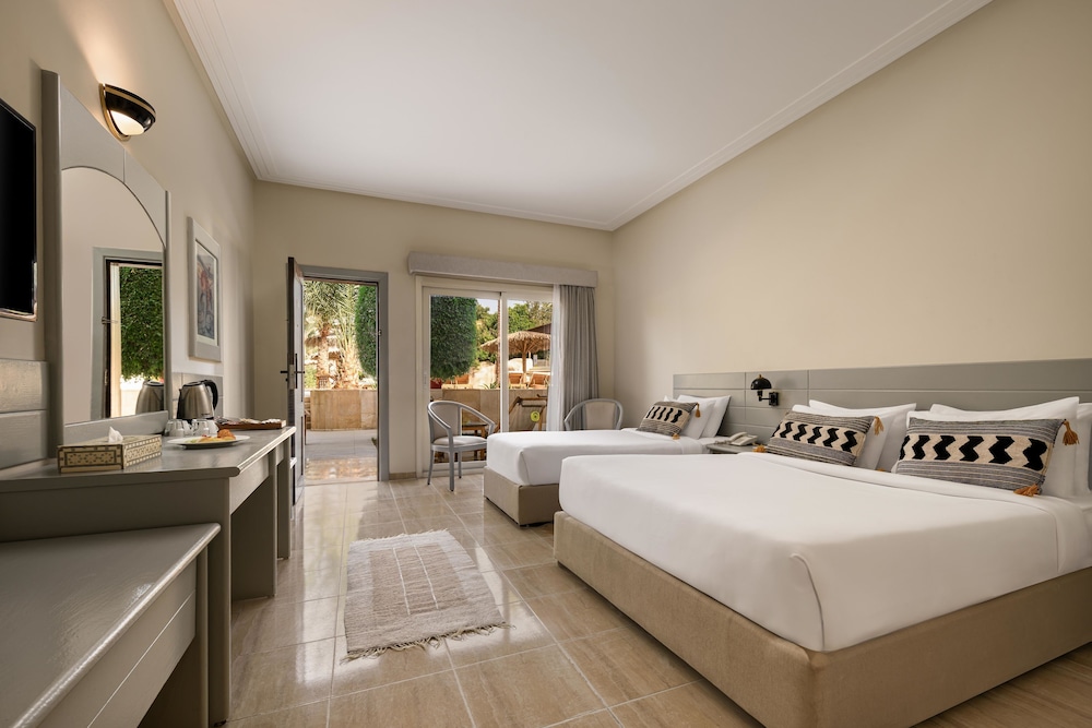 Premium, Family, 1 King and 1 Single Beds