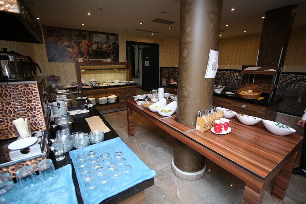 Grand Silay Hotel 11/50