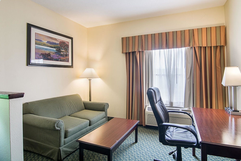 Quality Inn & Suites Harvey - Chicago Southland 24/34