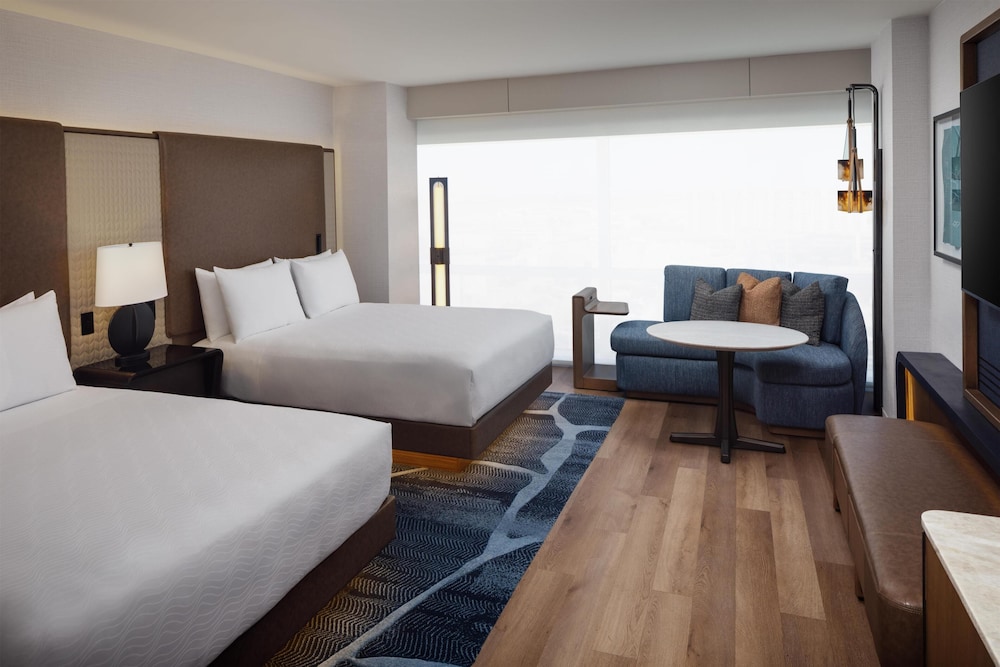ROOM, QUEEN BED, HIGH FLOOR