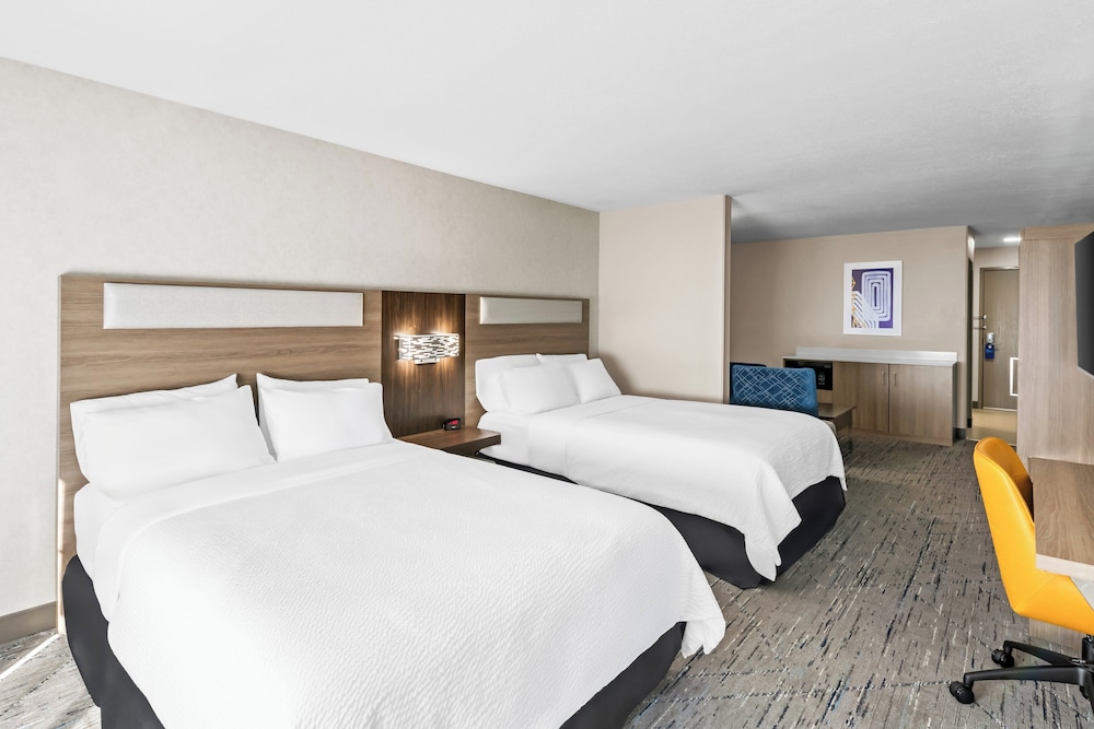 Suite, 2 Queen Beds, Living Area