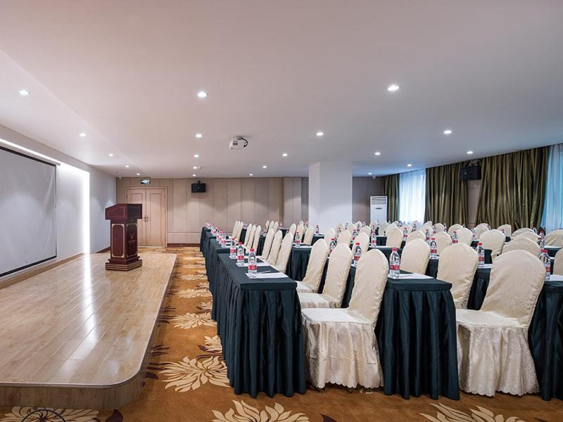 Vienna International Hotel (Hangzhou West Lake Fengshan Road) 32/35