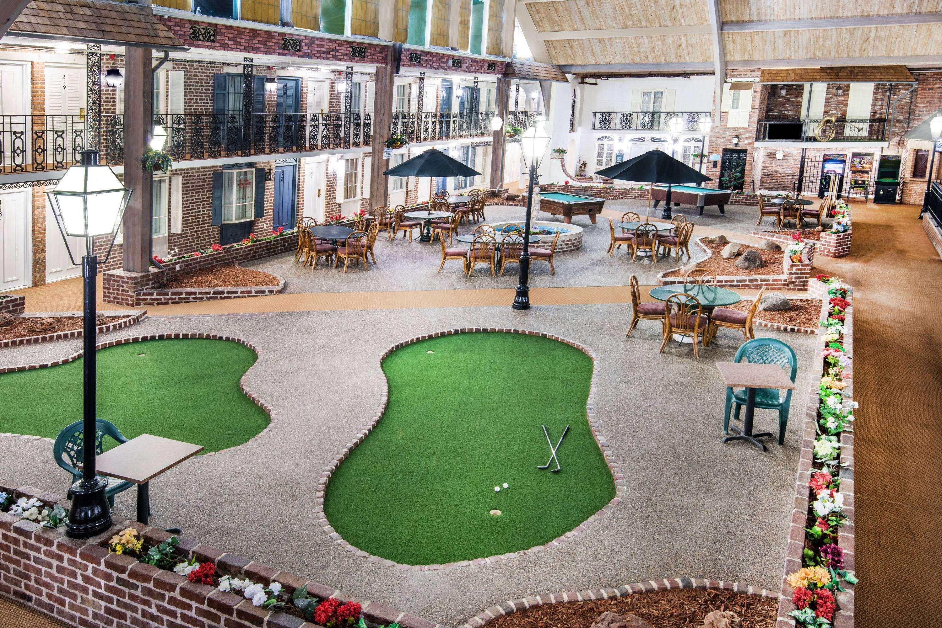 Howard Johnson By Wyndham Burlington 23/24
