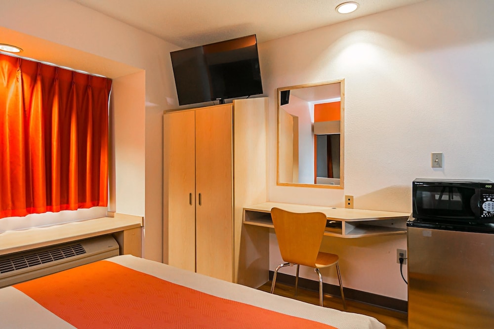 Motel6 Sycamore, IL 34/41
