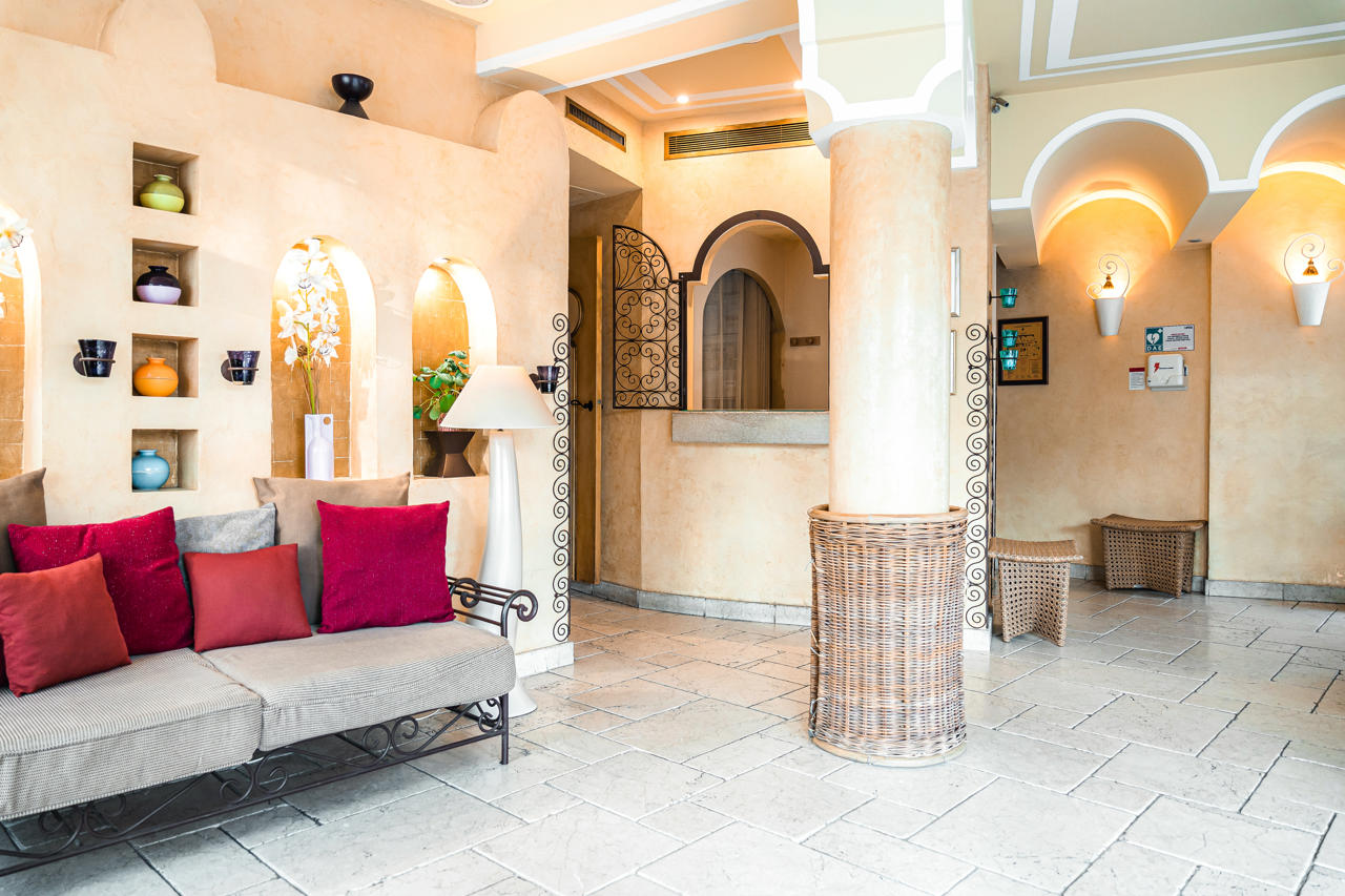 Lobby at Villa Royale Montsouris, PARIS