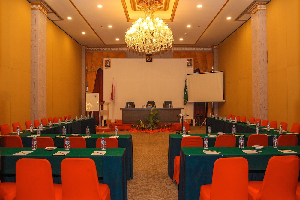 Grand Q Hotel Gorontalo 39/46