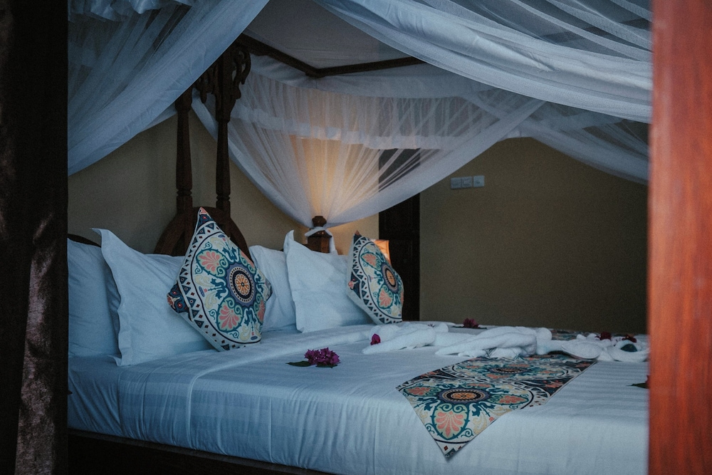 Sunny Palms Beach Bungalows 17/65