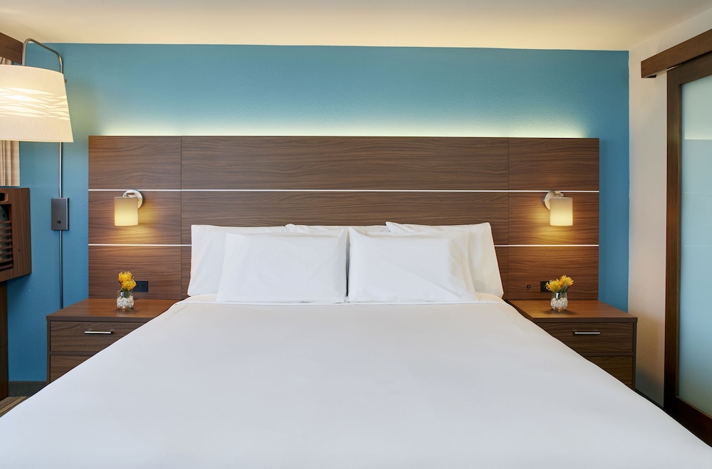 Holiday Inn Express Waikiki 23/77