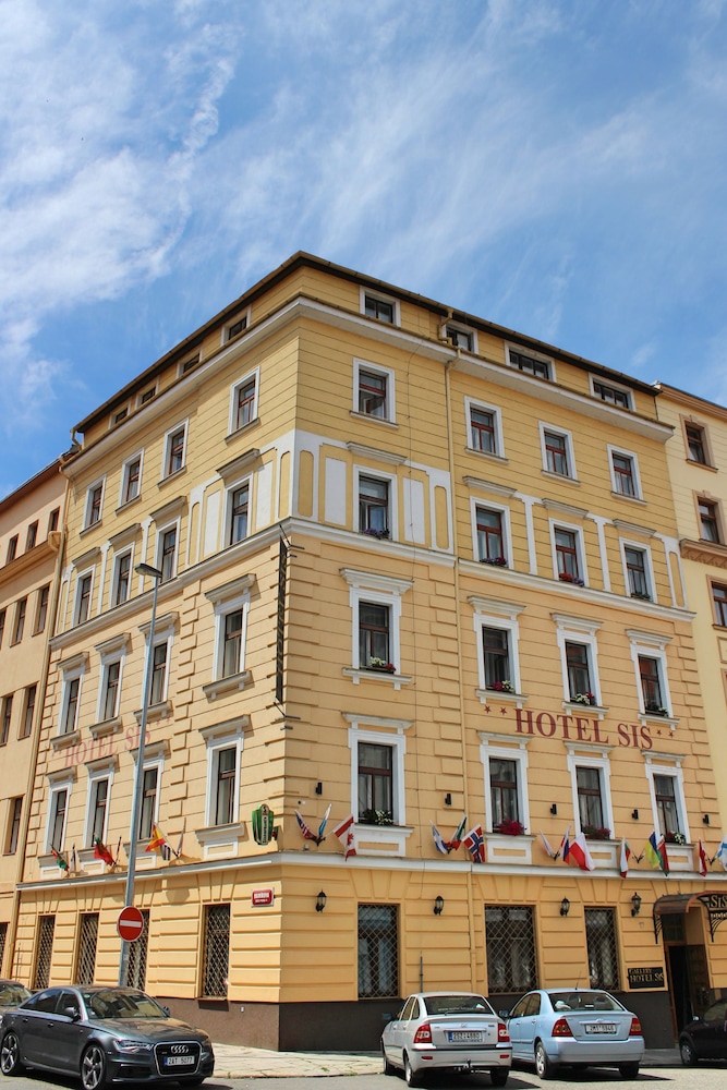 Gallery Hotel Sis 4/36