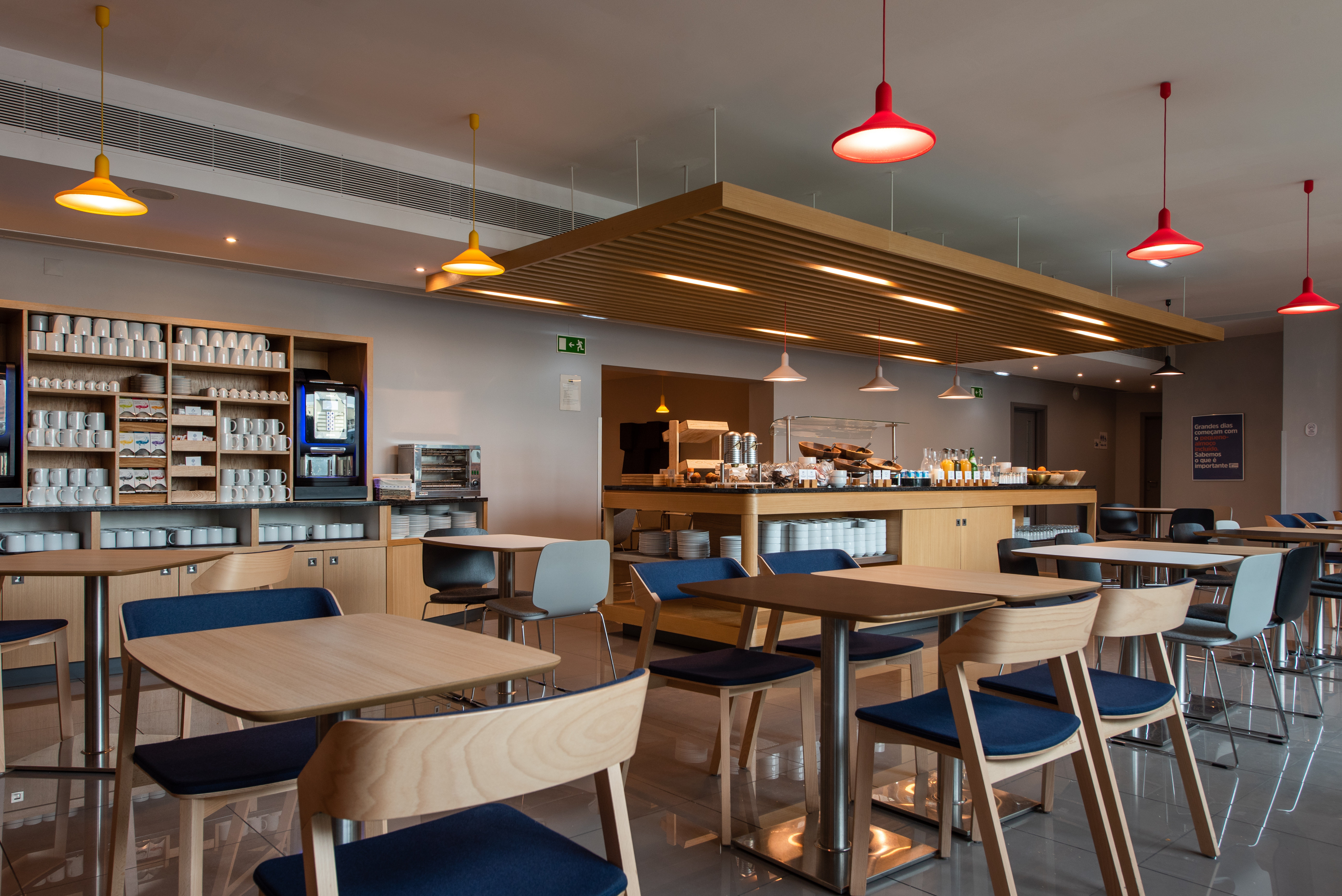 HOLIDAY INN EXPRESS LISBON AIRPORT 48/78