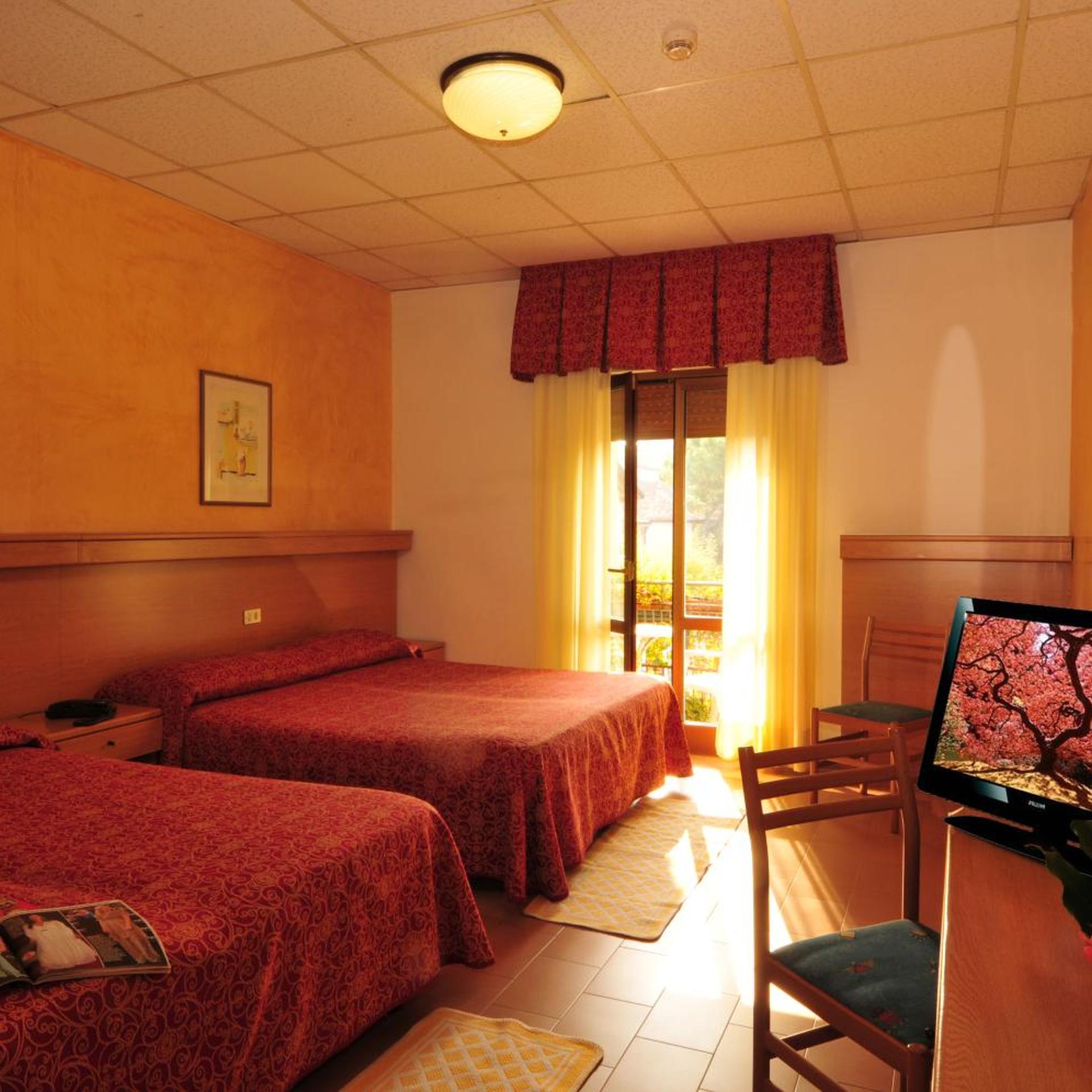 ROOM, QUADRUPLE