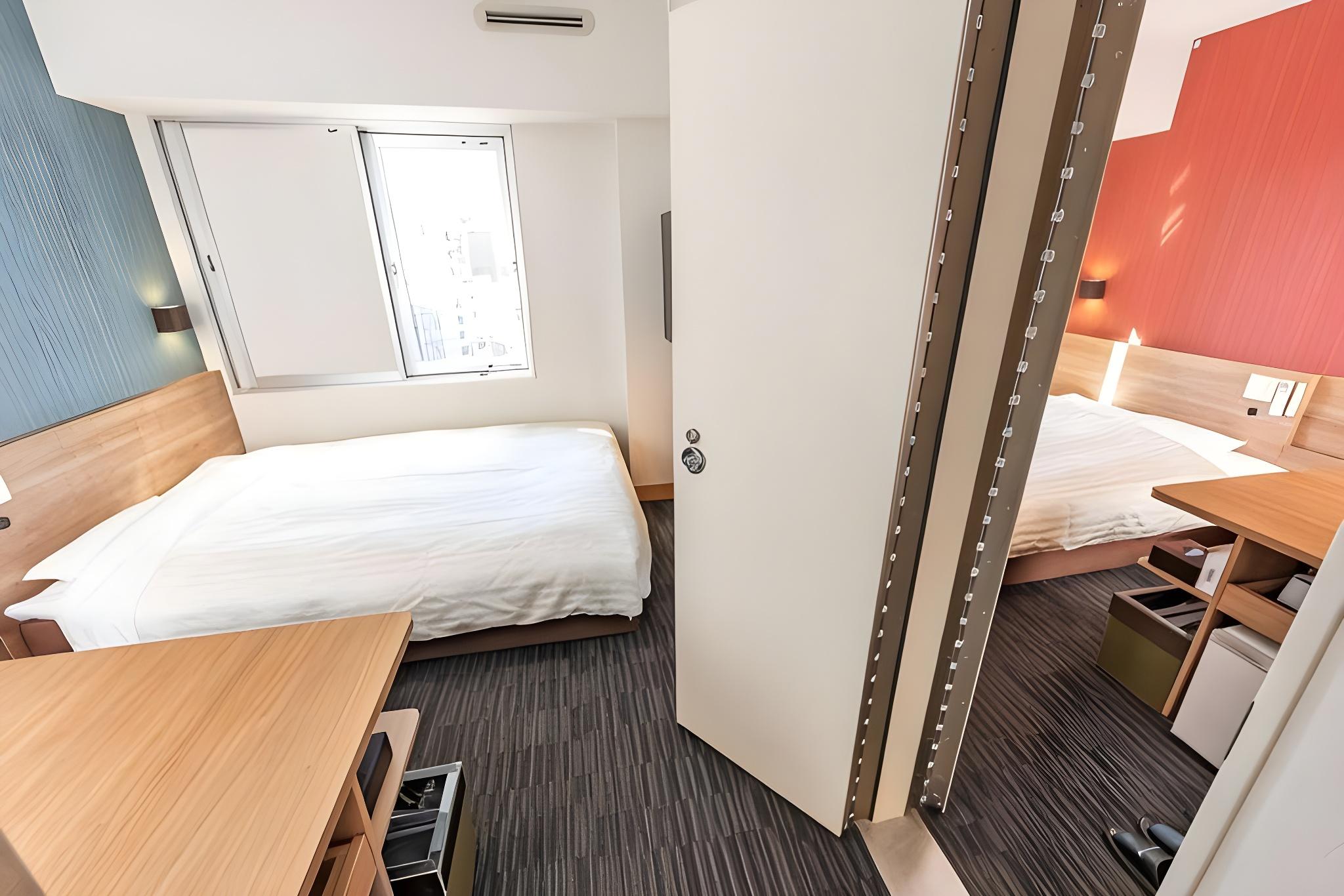 Connecting, 2 Double Beds