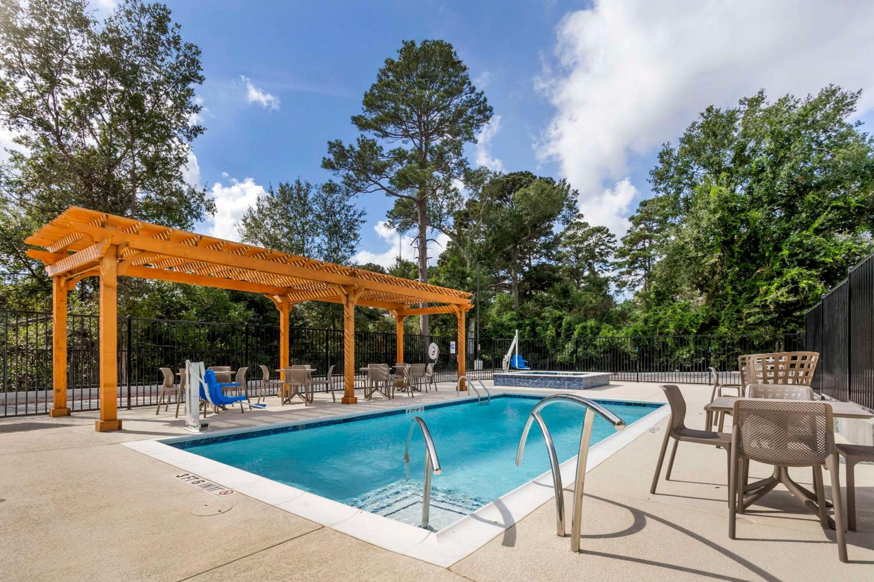 comfort inn and suites huntsville near university