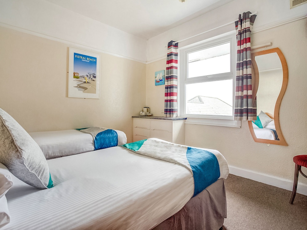Oyo Godolphin Arms Hotel 38/67
