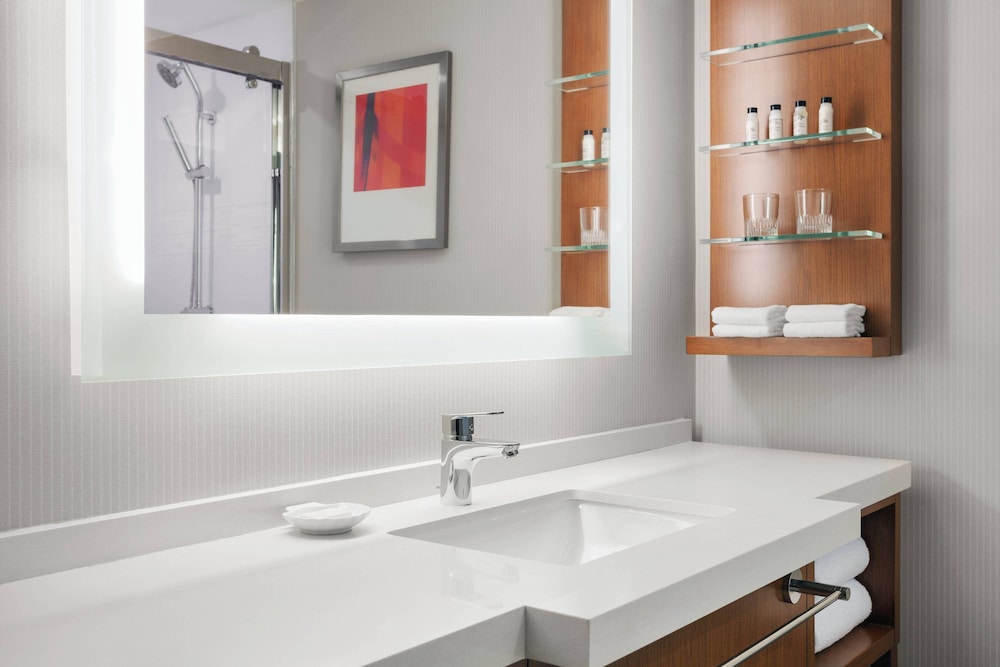 Delta Hotels By Marriott Indianapolis Airport 11/29