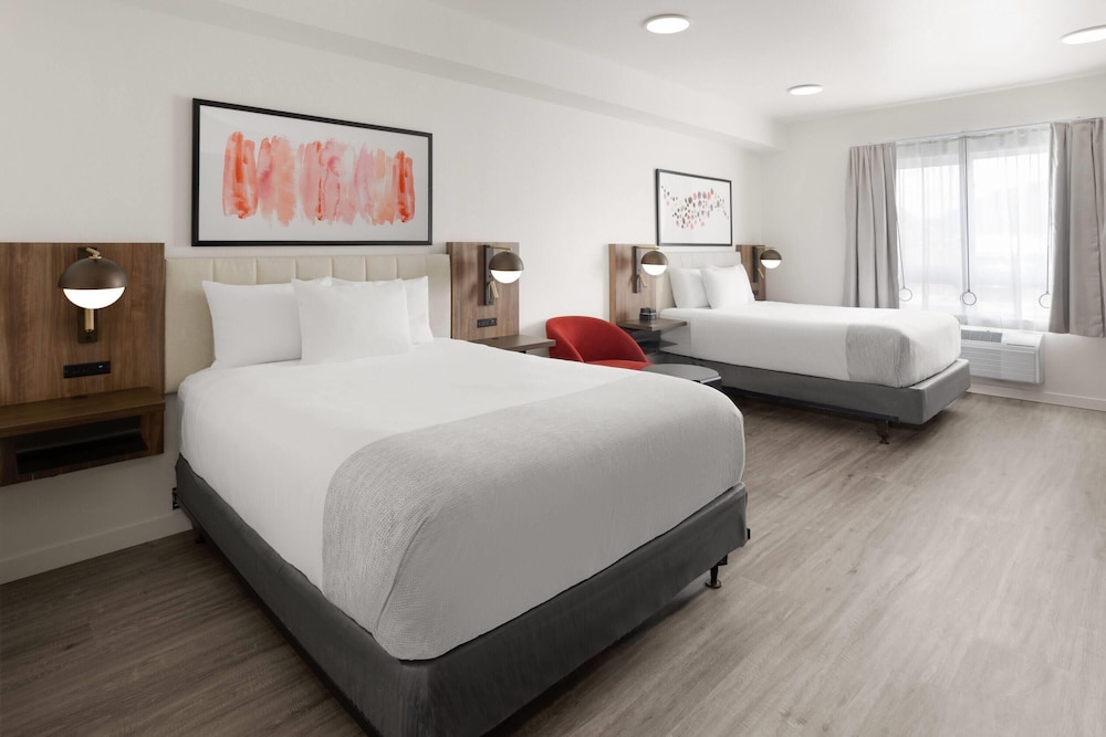 Hawthorn Extended Stay by Wyndham Alpine 26/49