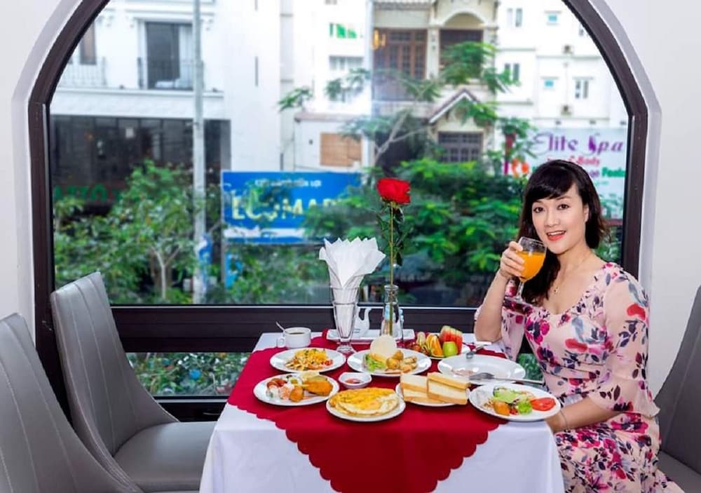 Royal Charm Hotel 50/57