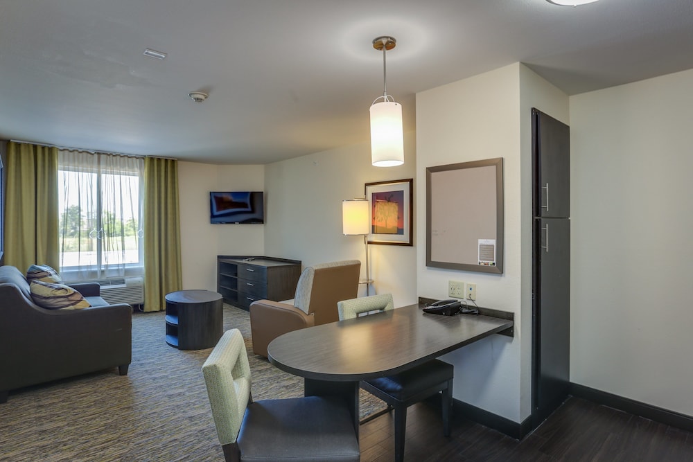 Candlewood Suites College Station At University 32/46