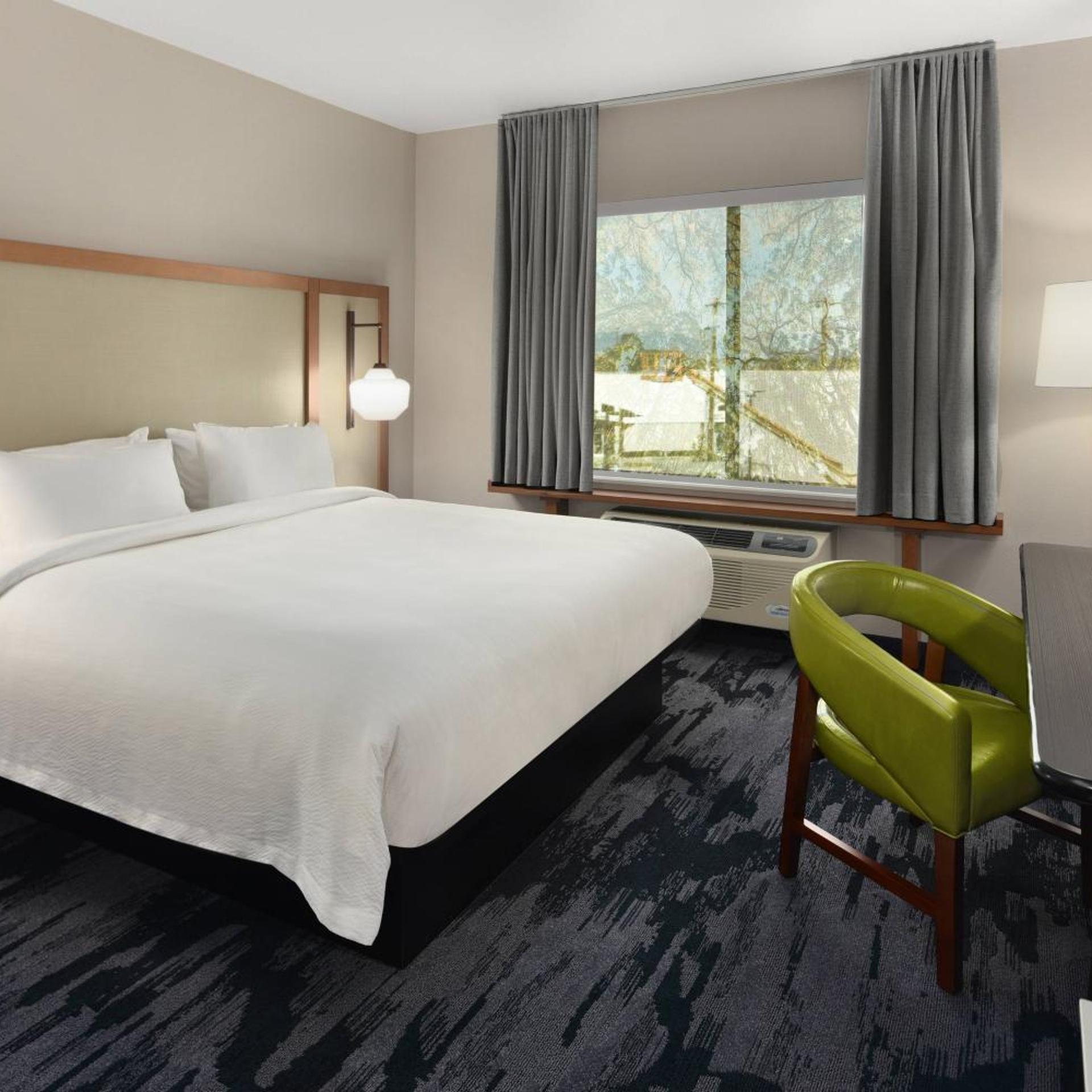 جناح تنفيذي بسرير كينج مع أريكة، Fairfield Inn & Suites by Marriott Anaheim Los Alamitos 2/4