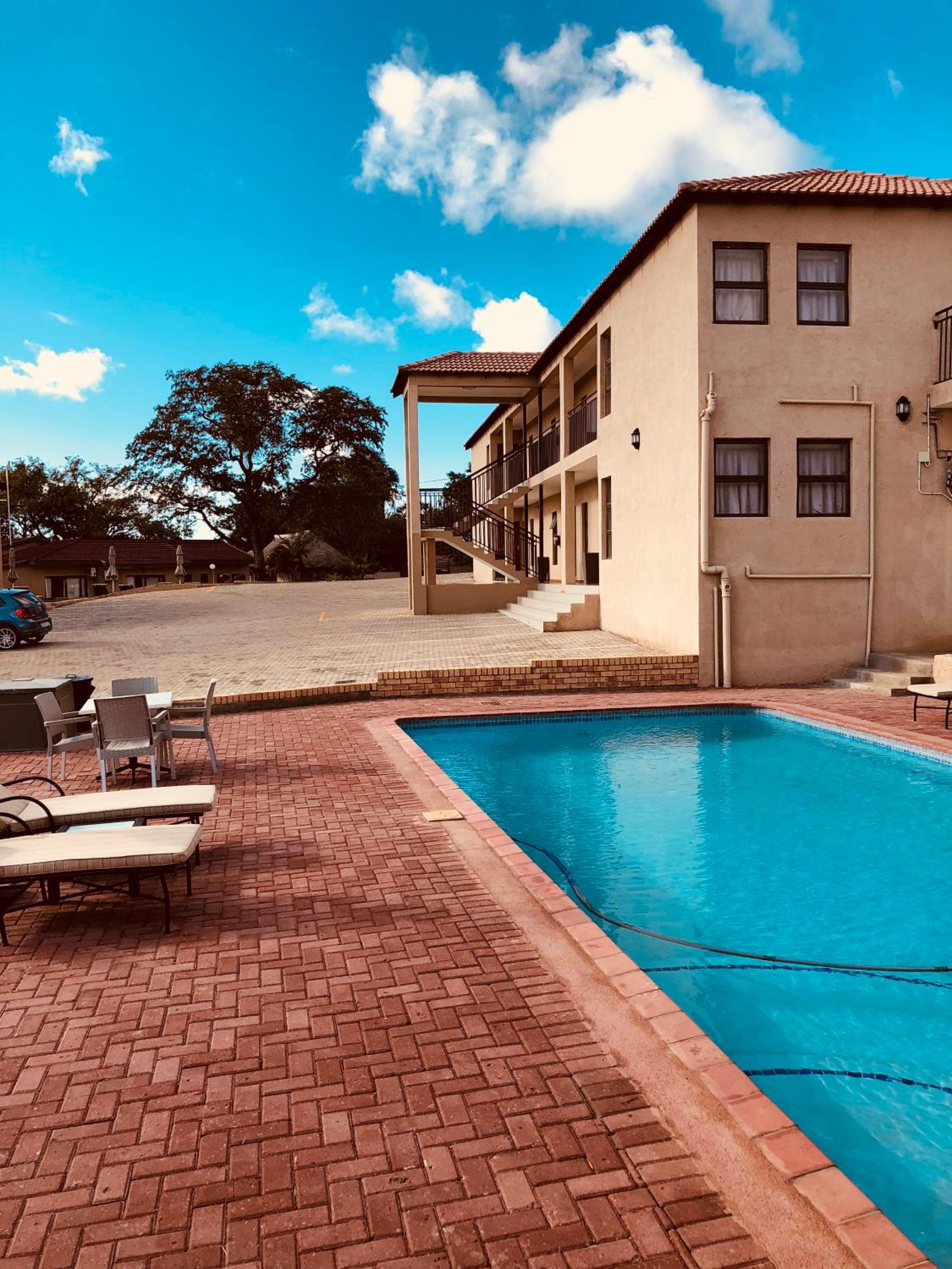 VAHLAVI LODGE 27/30