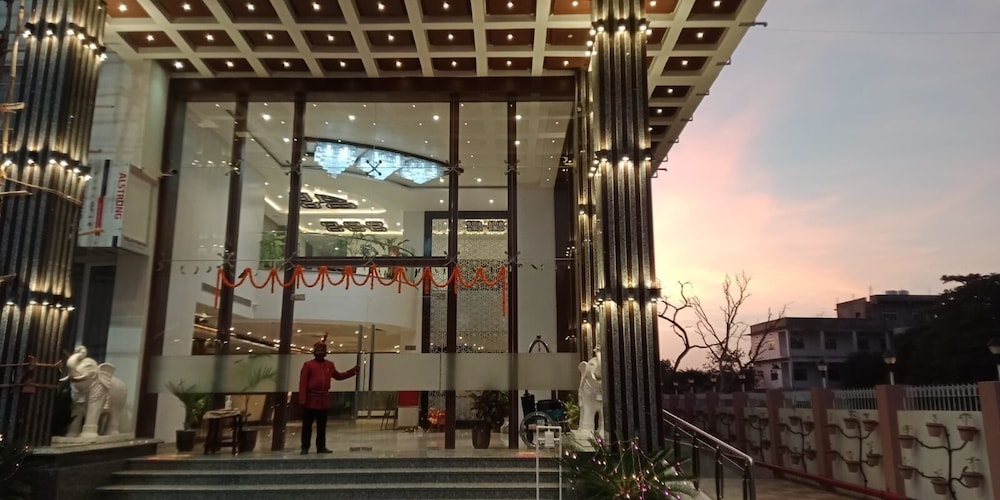 Dhamma Grand Hotel Resort 1/31