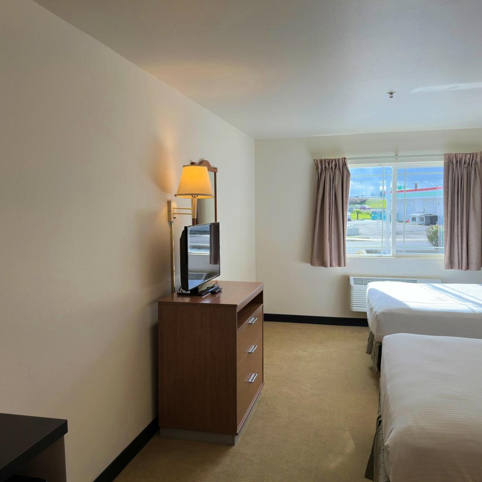 Room, 2 Queen Beds, Peppermill Empress Inn 4/9