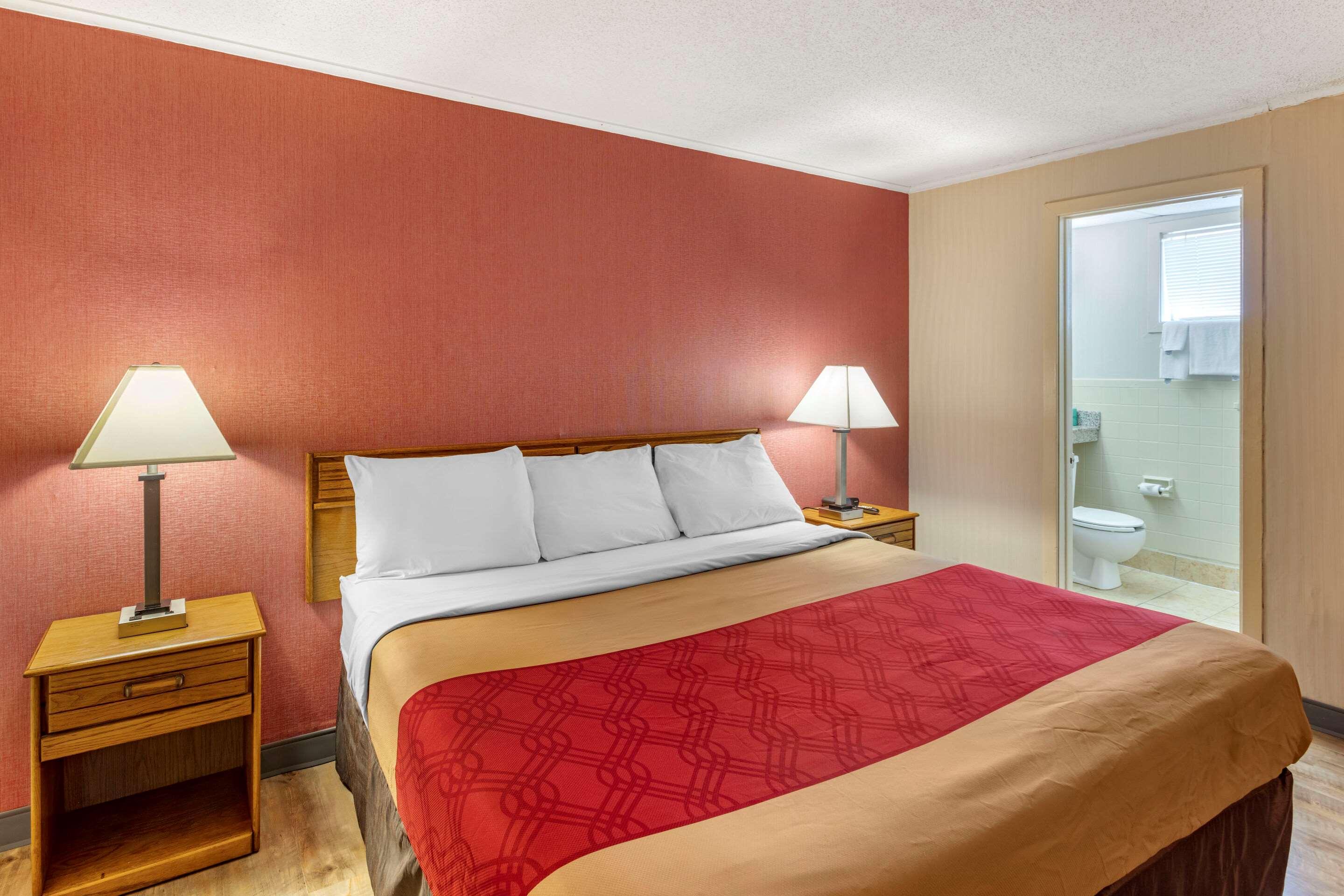 Economy Inn East Hartford CT 26/60