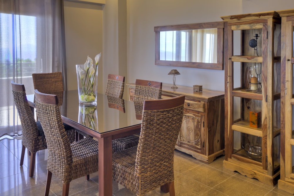 Marini Luxury Apartments And Suites 67/75
