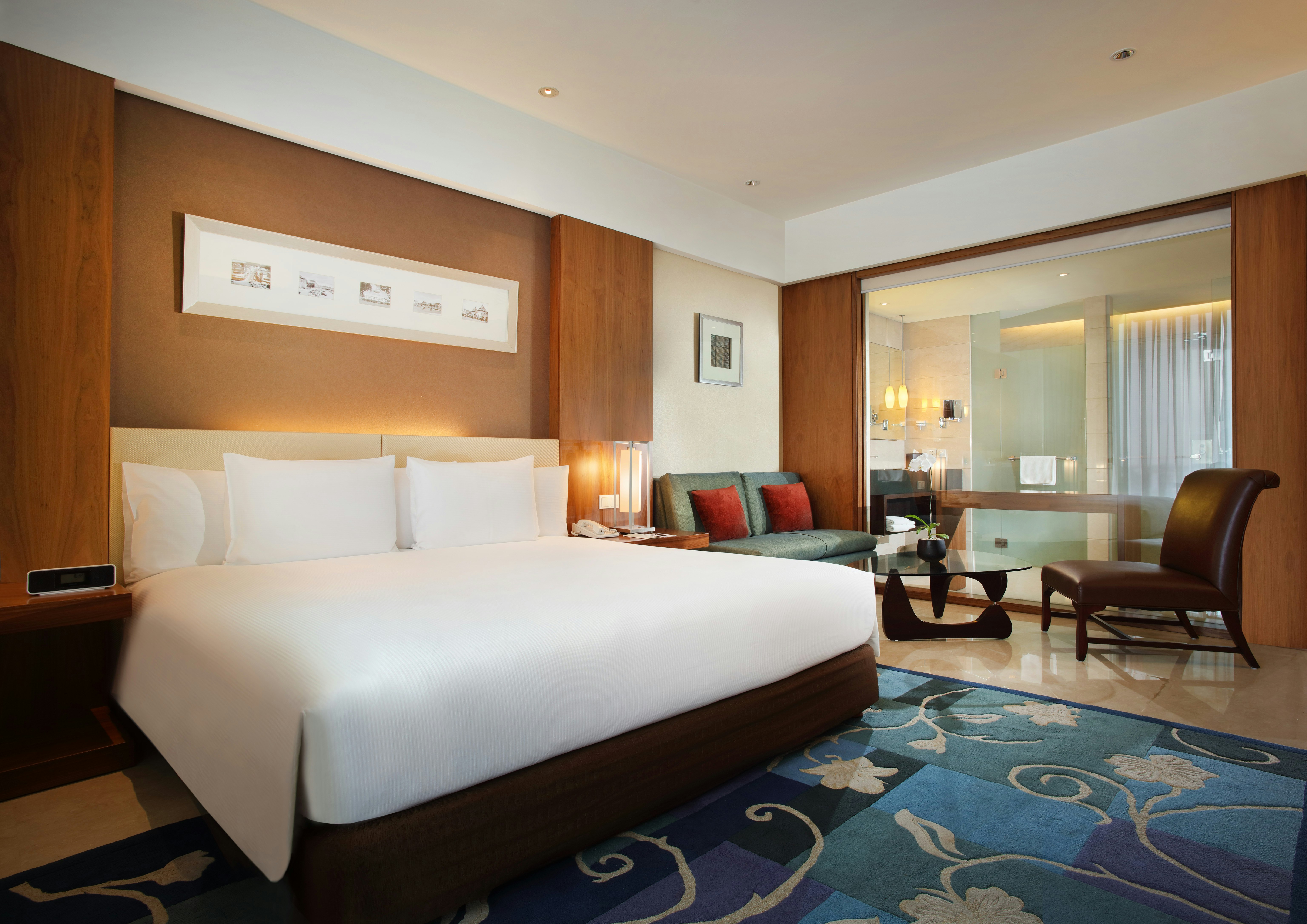 DELUXE, KING BED, CITY VIEW