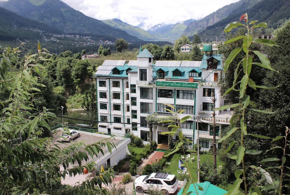 ROYAL PARK RESORT. 5/47