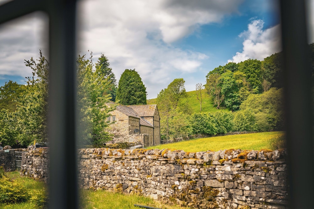 The Green Dragon Inn at Hardraw 40/50