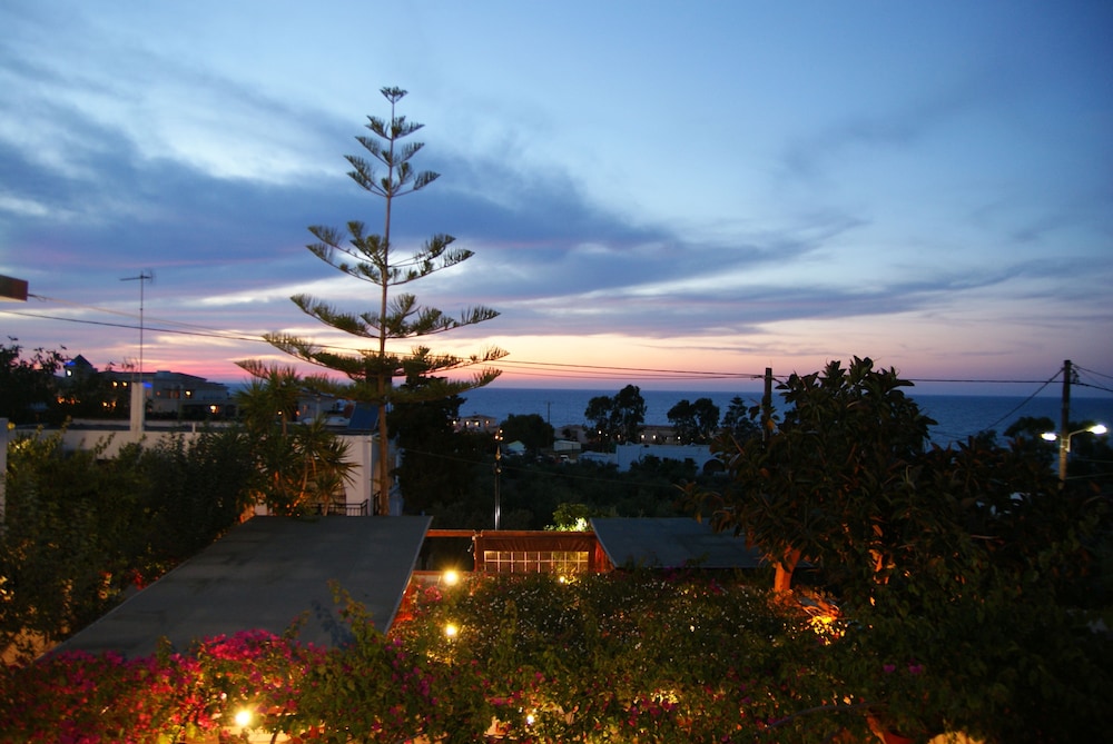 Kastro Hotel 44/50