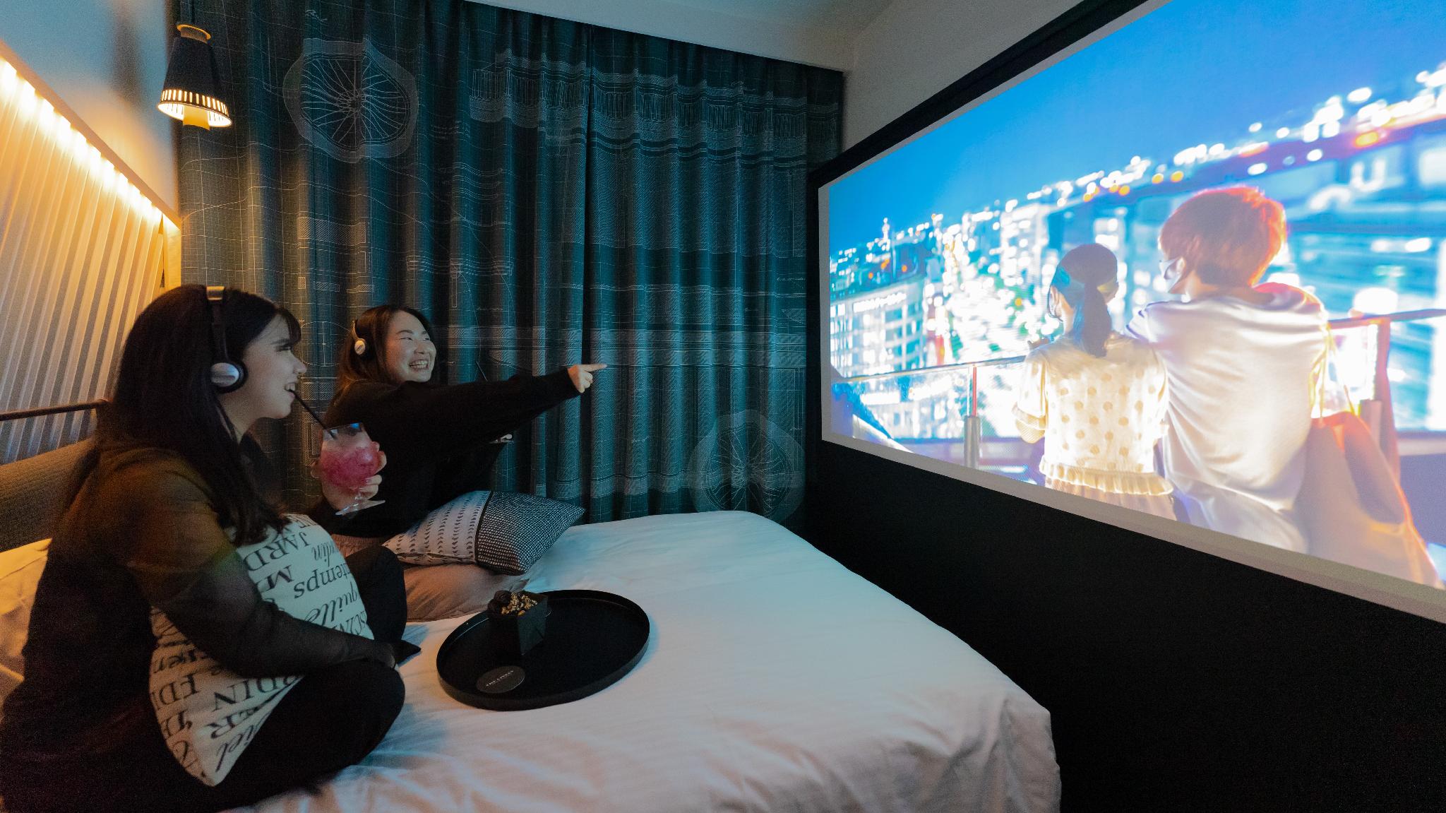 Theater, 2 Double Beds