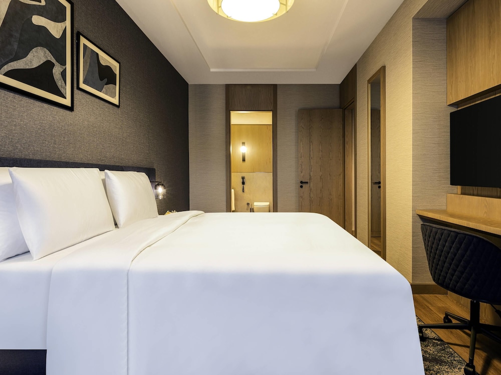 2 BEDROOMS, DELUXE, APARTMENT