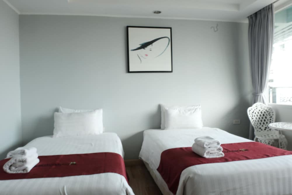 DELUXE, TWIN BEDS