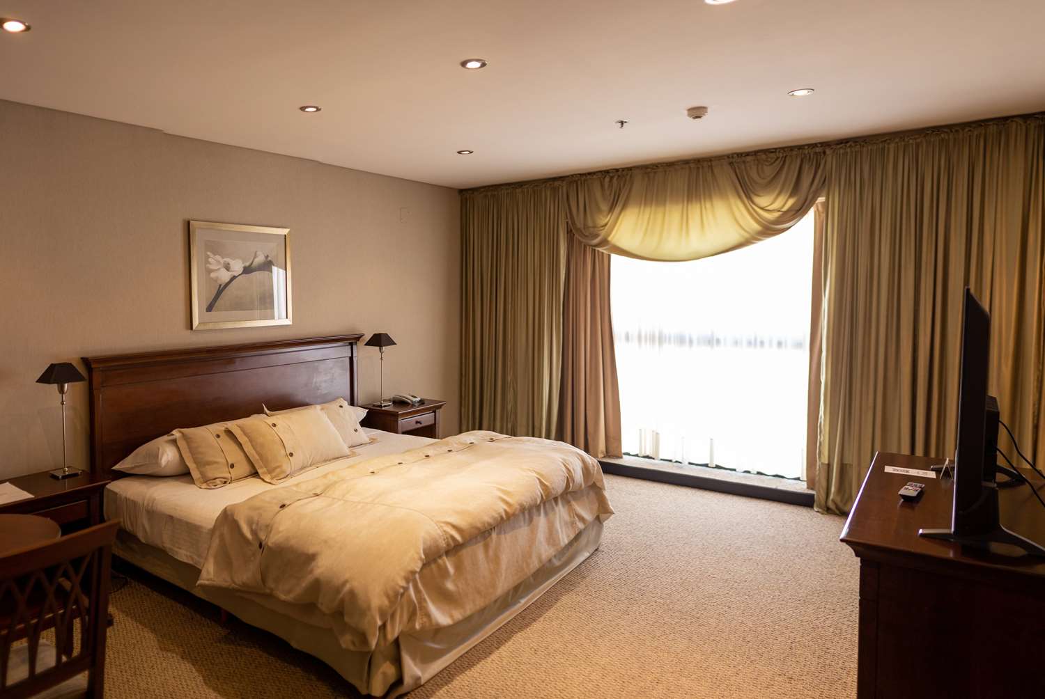 Howard Johnson by Wyndham Plaza Jujuy 2/10