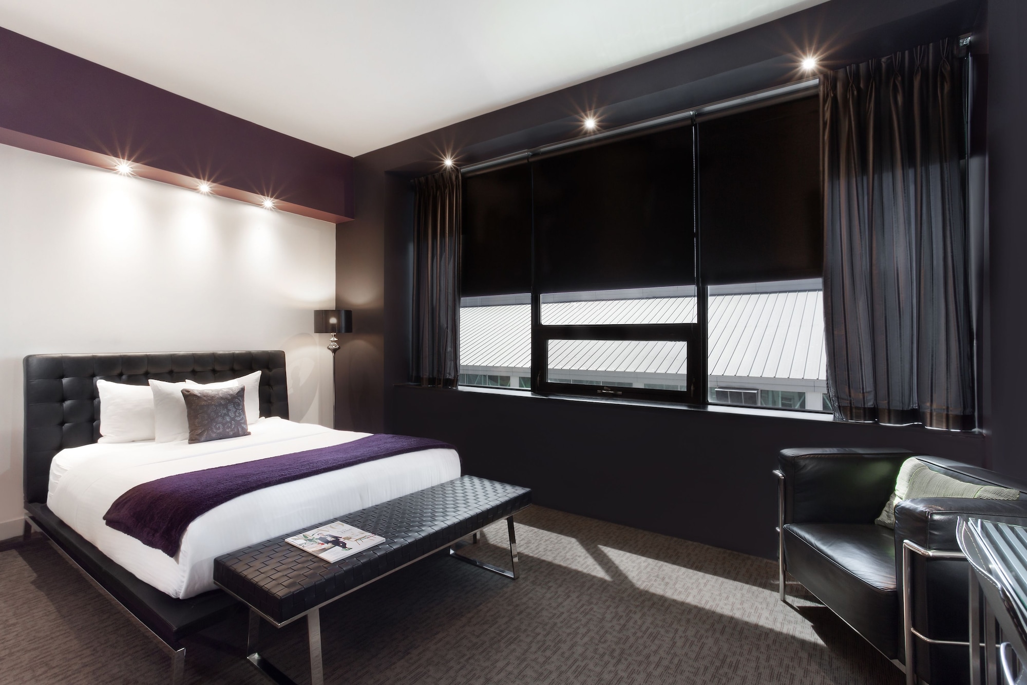 Queen Bed, City or Courtyard View