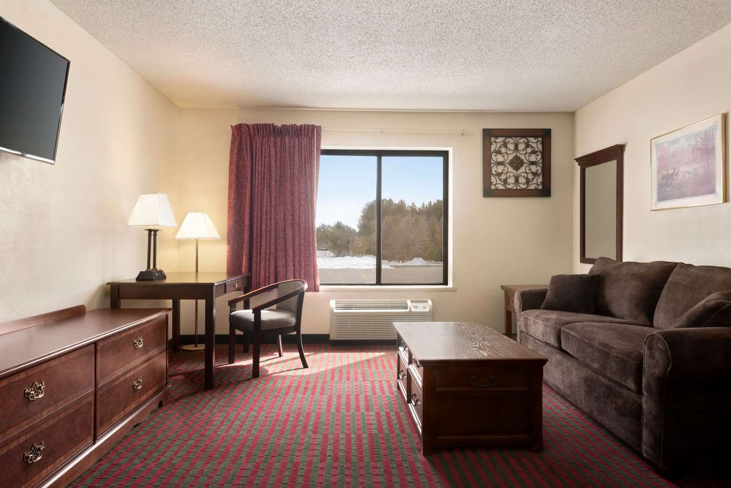 Days Inn By Wyndham Eagle River 13/23