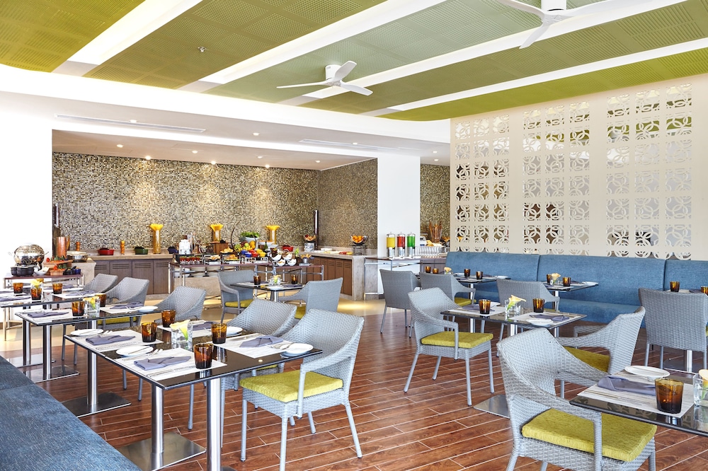 Radisson Hotel Kandy 54/72