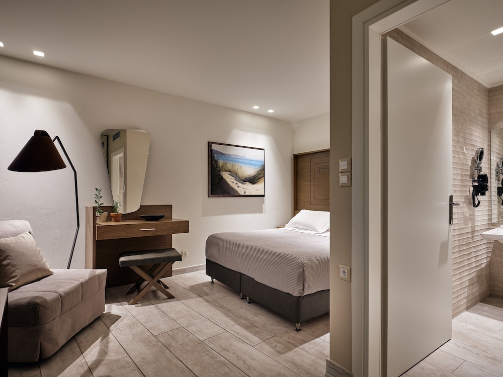 Prima Vista Beachfront Boutique Hotel 13/60