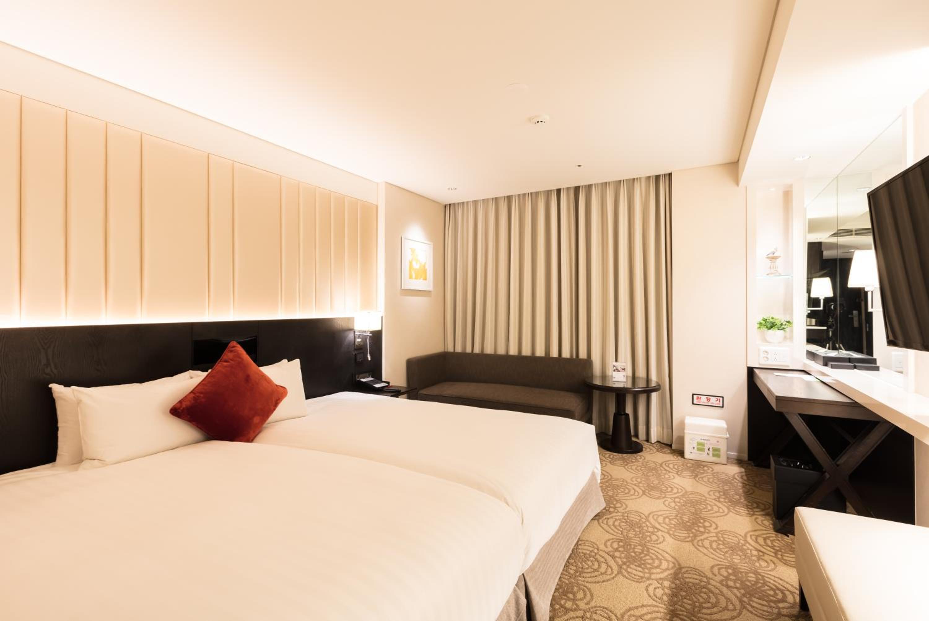 Hollywood, Double Bed