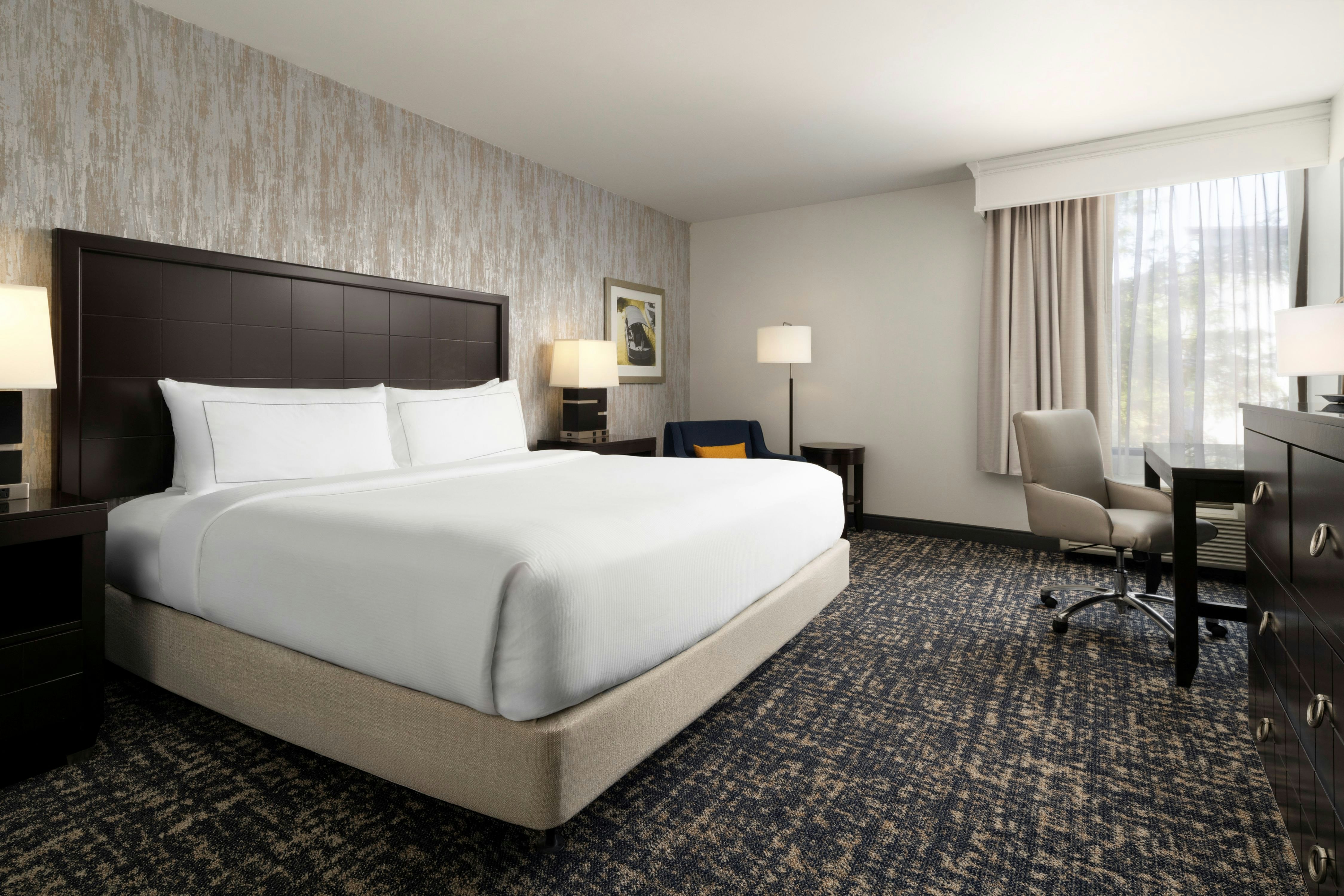 ROOM, KING BED, JETTED TUB
