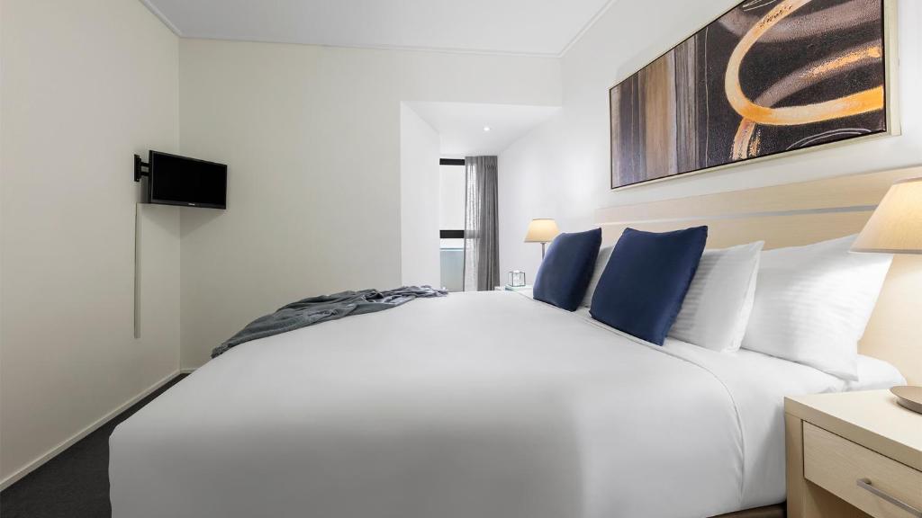 1 Bedroom River View