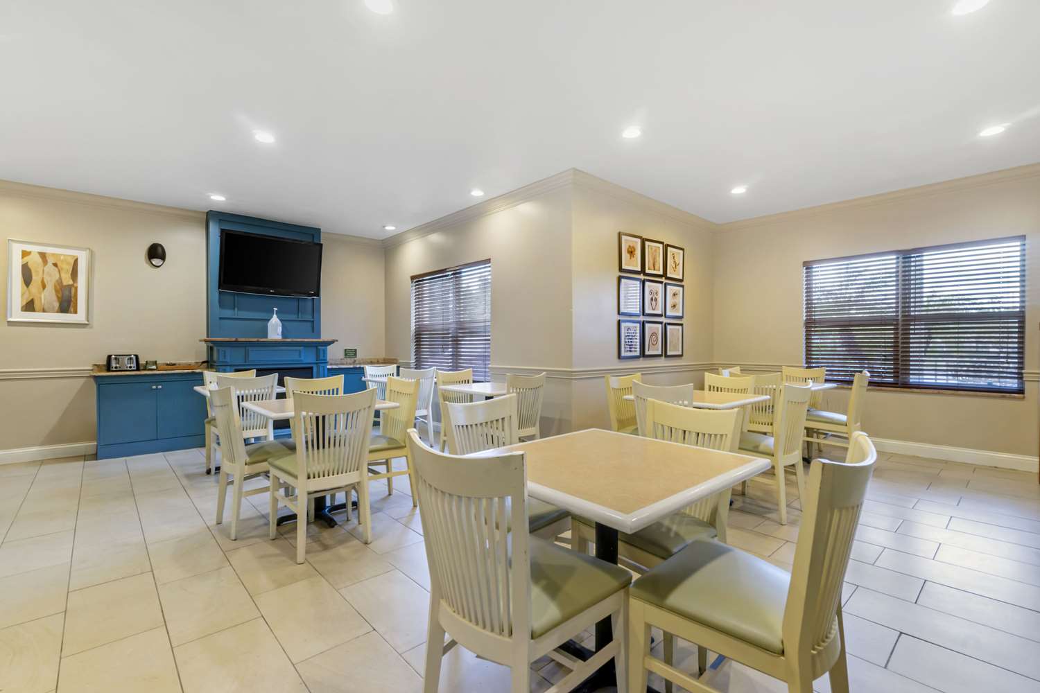 Country Inn and Suites by Radisson Tampa Airport North FL 39/48