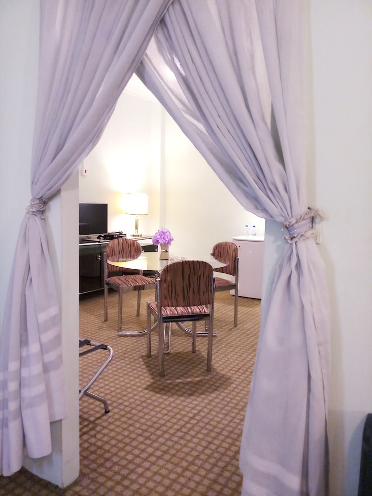 ORIENTAL PALACE HOTEL 36/52