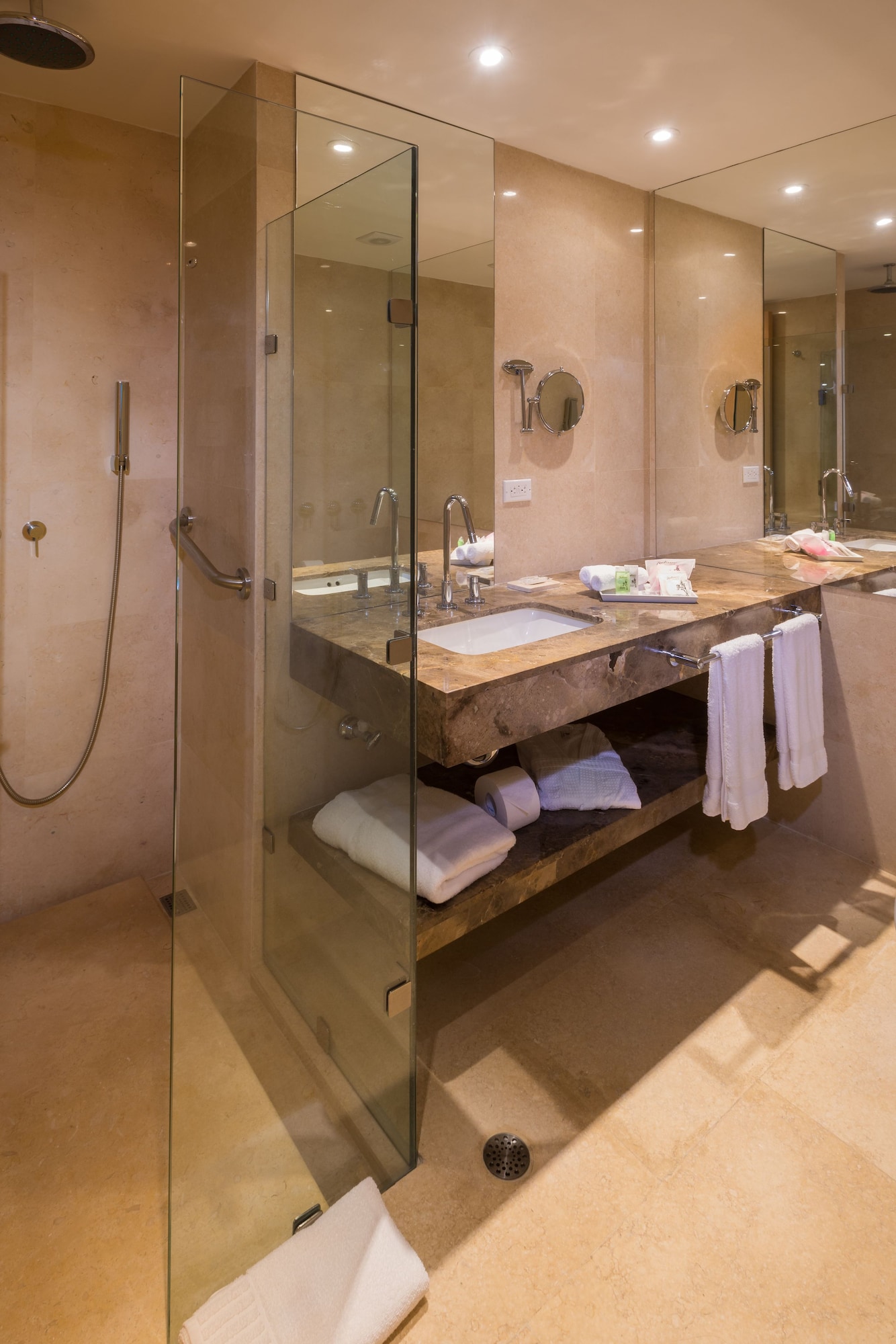 غرفة بسرير كوين، Radisson Cartagena Ocean Pavillion Hotel 9/9