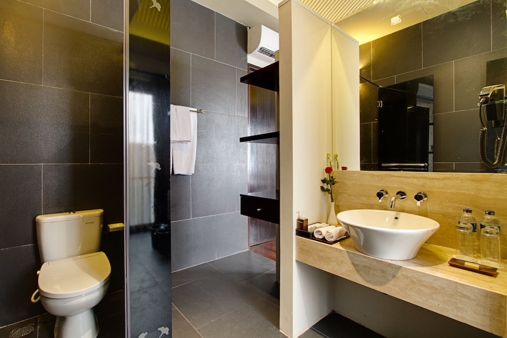 18 Suite Villa Loft Kuta 71/73